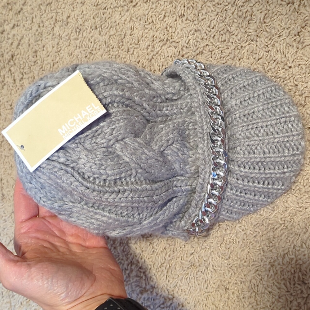 🩶NWT Michael Kors One Size Grey Hat w/Silver Hardware🩶